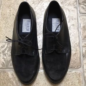 Munro oxfords size 6